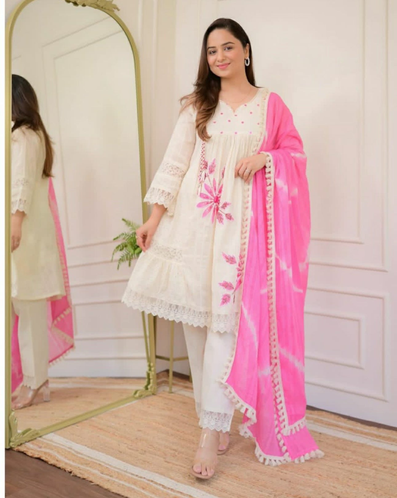 A1001 A-LINE PAKISTANI SUIT SET WITH ELEGANT HANDWORK ALL-OVER A1001 A-LINE PAKISTANI SUIT SET WITH ELEGANT HANDWORK ALL-OVER