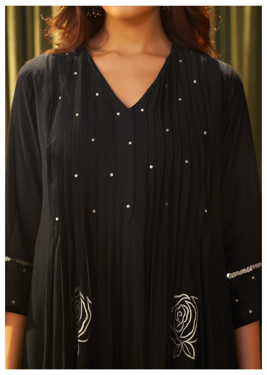 B2018 Mul Chanderi Suit For Black Lovers