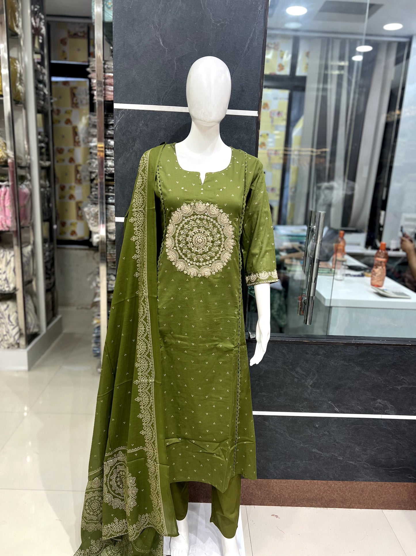 A1725 Mul Cotton Designer Suit (Mehandi Green)
