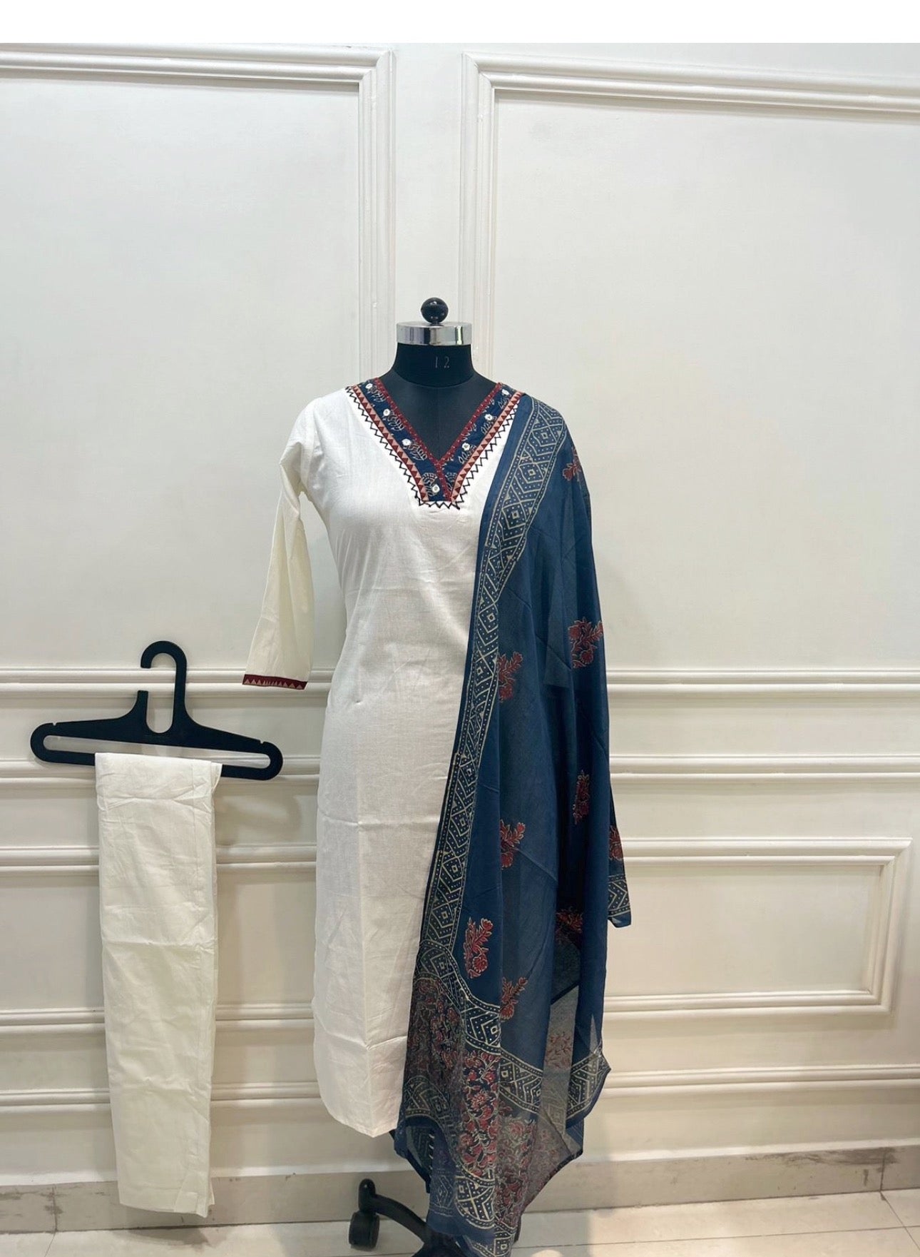 PURE MUL COTTON THREE PIECE SUIT WITH BEAUTIFUL KAMTHI NECKLINE AND BLOCK PRINTED DUPATTA